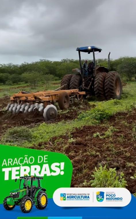 Aração de terra para agricultores.
