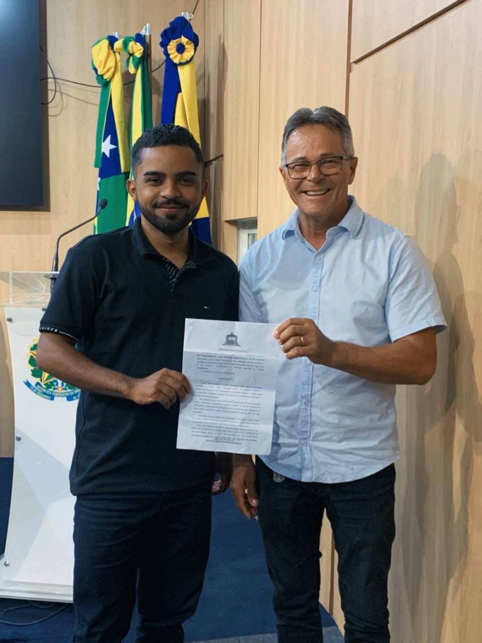 A Câmara Municipal de Estância concedeu uma Moção de Congratulação e Reconhecimento ao autor e comunicador Vinícius Porciúncula, em reconhecimento ao trabalho desenvolvido ao longo dos últimos quatro anos na produção de conteúdos sobre saúde emocional, re