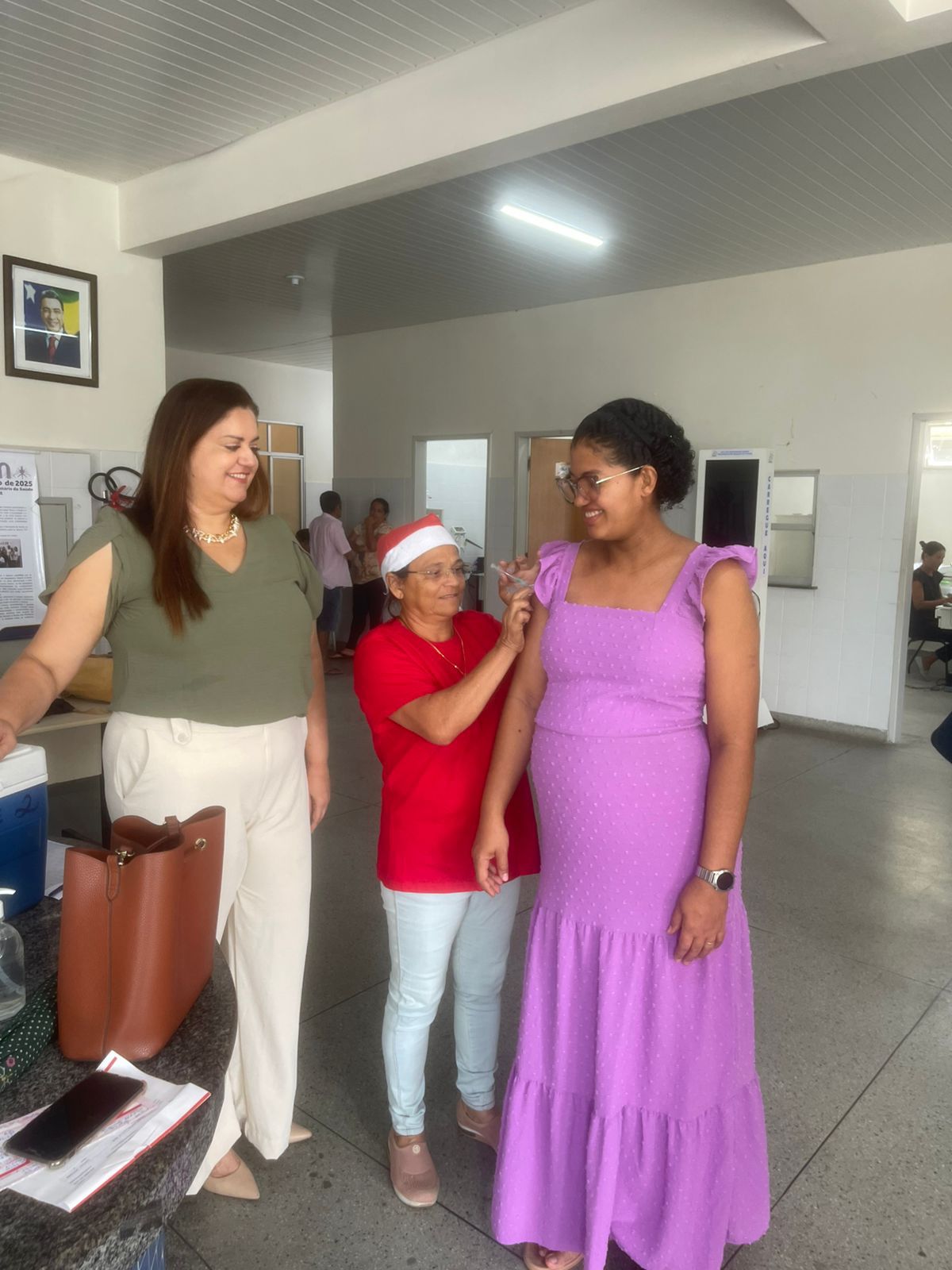 Foto da notícia Vacinação contra o Vírus Sincicial Respiratório (VSR) para gestantes acompanhadas pela equipe de Saúde da Família!