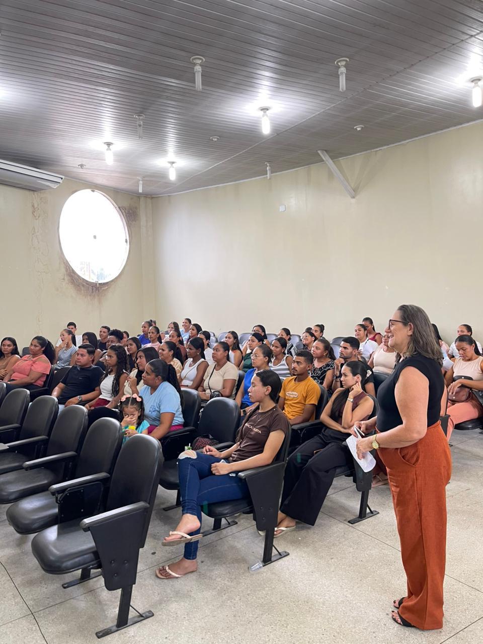 Foto da notícia 📚 Capacitação dos Apoios de Sala