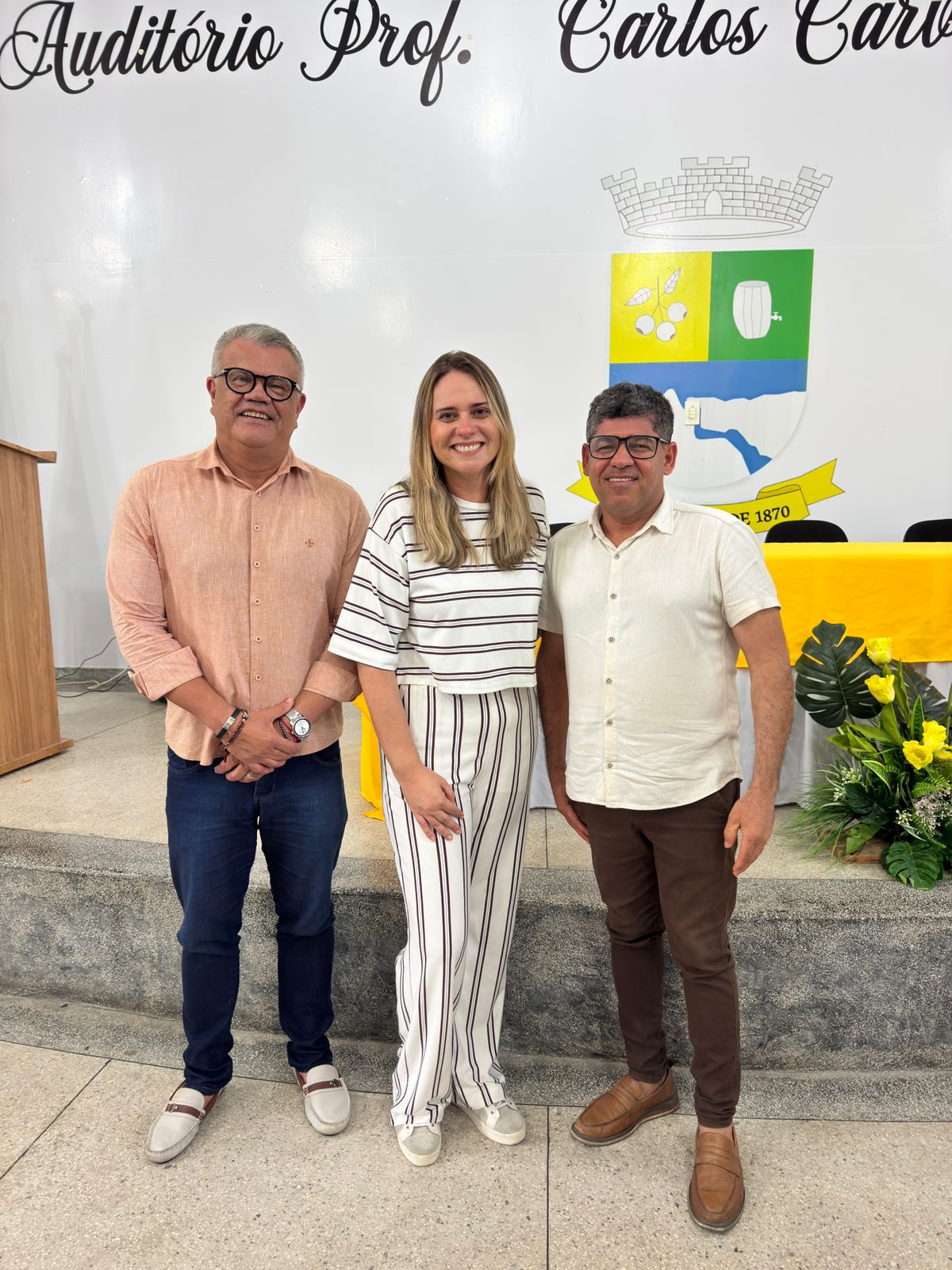 Foto da notícia Entrega dos certificados dos cursos de corte e costura de moda fitness e de roupas e acessórios para bebês.