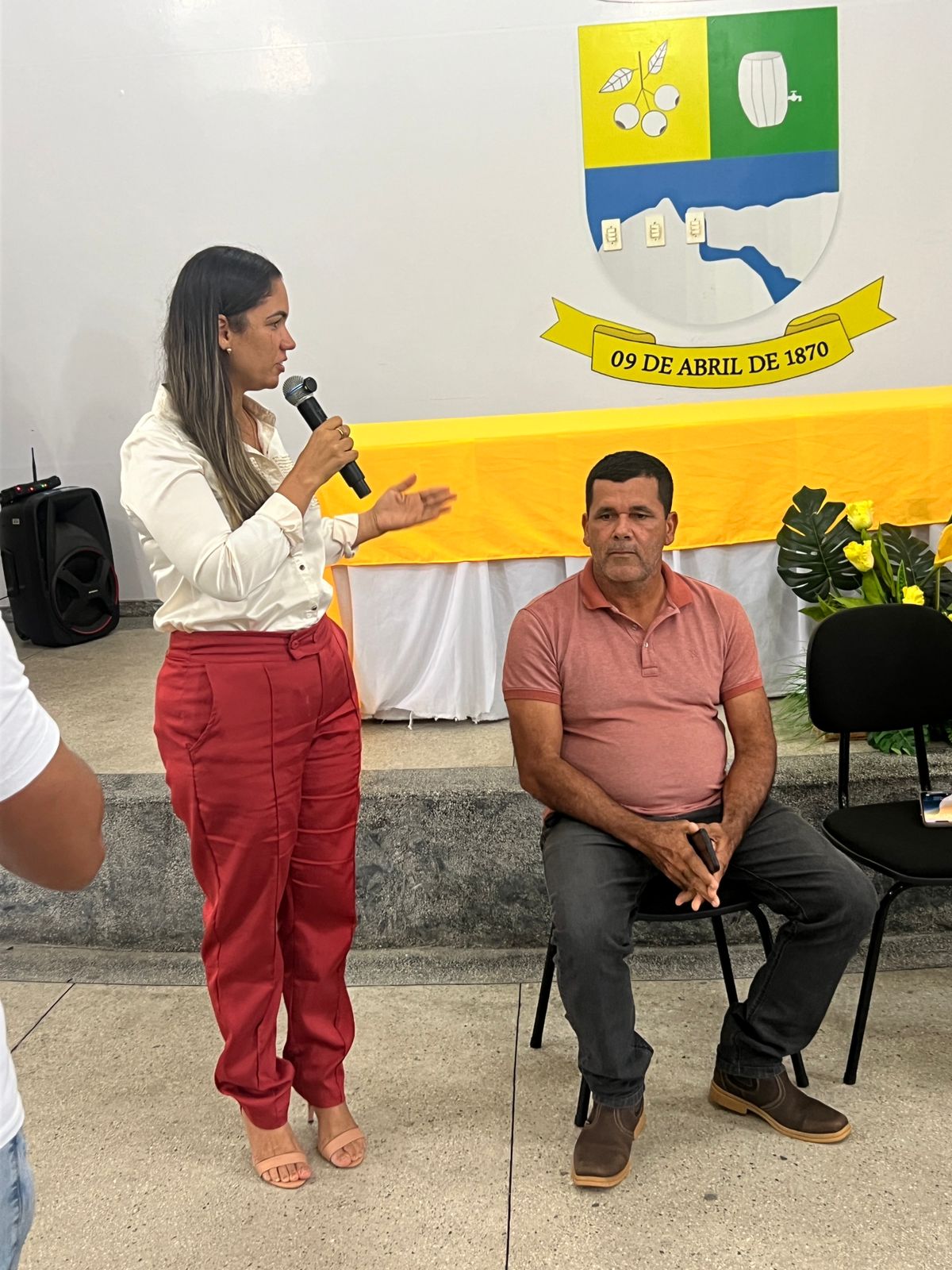 Foto da notícia Entrega dos certificados dos cursos de corte e costura de moda fitness e de roupas e acessórios para bebês.