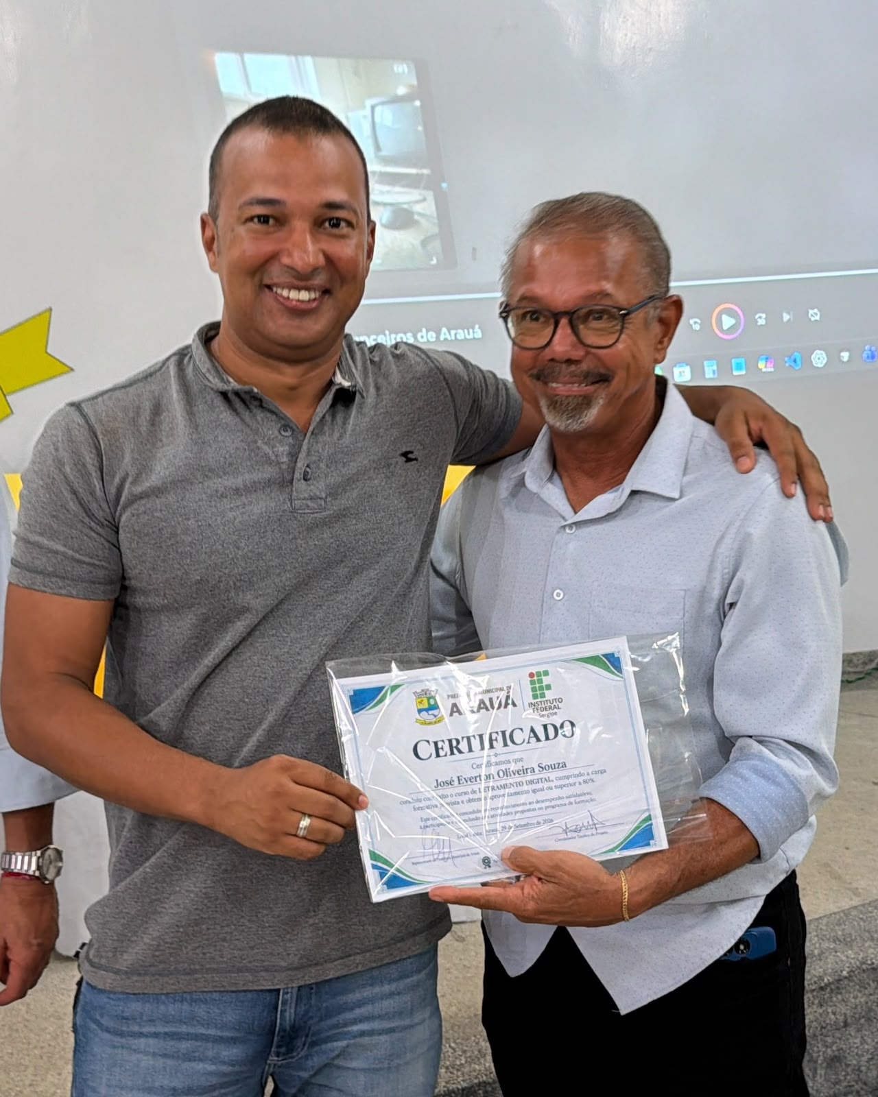 Foto 6 da notícia Cerimônia de Entrega dos 40 Certificados de Conclusão do Curso de Informática Básica. 💻📜