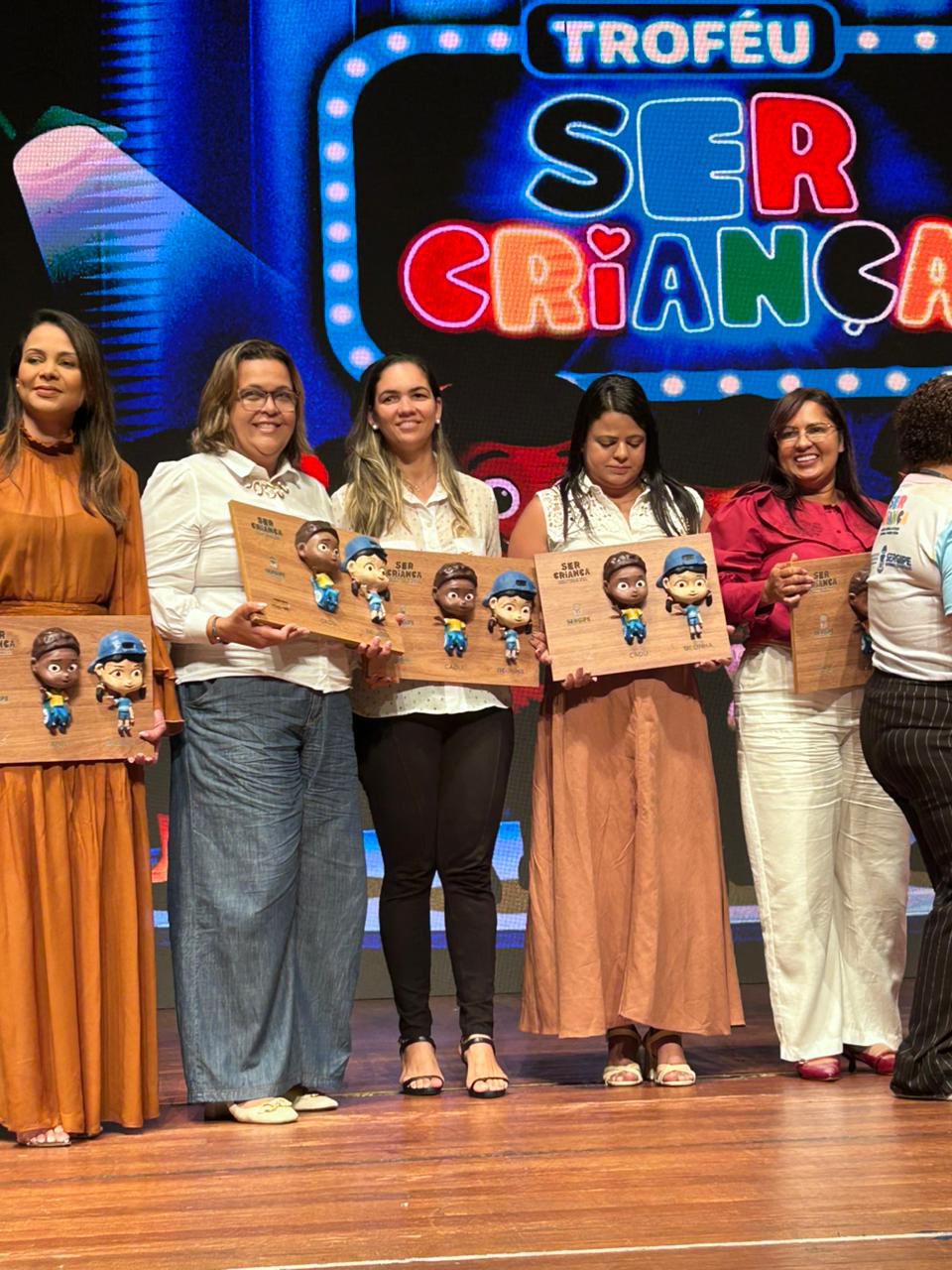 Foto da notícia A Prefeitura de Arauá recebeu o "Troféu Ser Criança"!