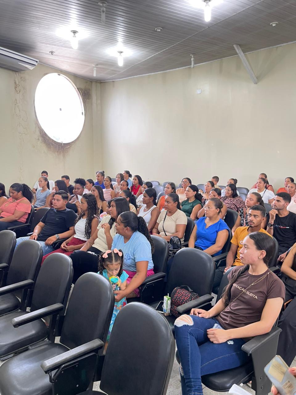 Foto da notícia 📚 Capacitação dos Apoios de Sala