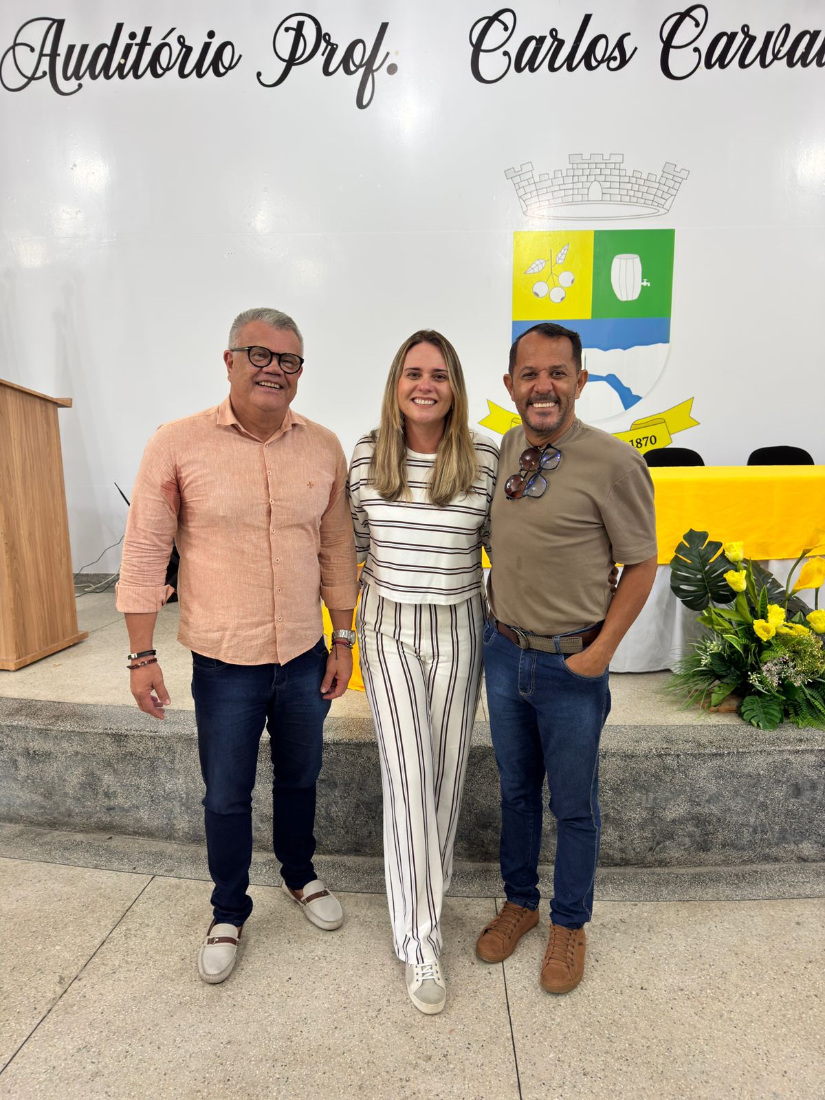 Foto da notícia Entrega dos certificados dos cursos de corte e costura de moda fitness e de roupas e acessórios para bebês.