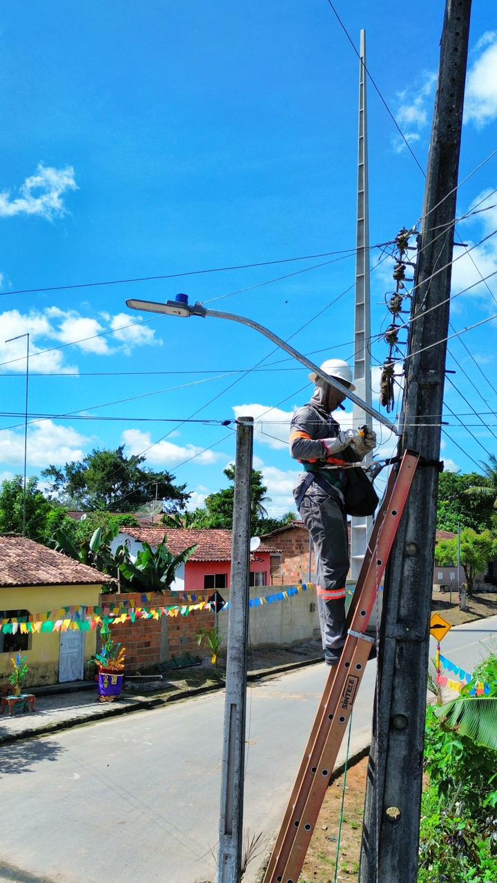 Foto da notícia Agora foi a vez do povoado Casa Caiada receber luminárias de Led!