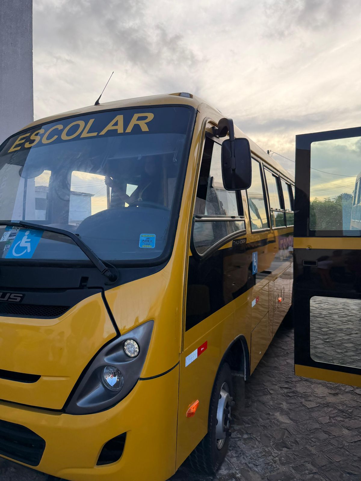 Foto da notícia 🚍✨ Educação que avança sobre rodas!