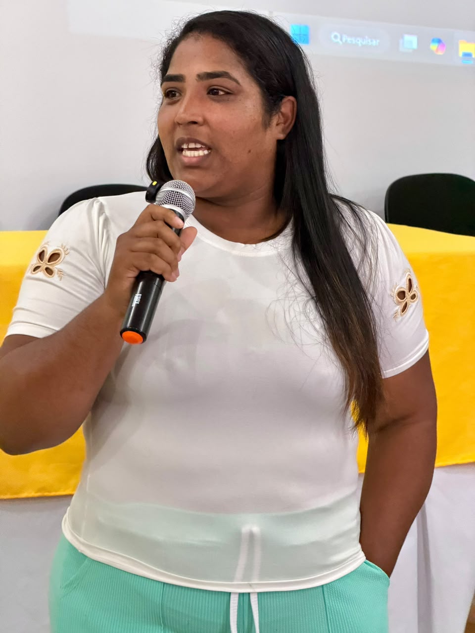 Foto 19 da notícia Cerimônia de Entrega dos 40 Certificados de Conclusão do Curso de Informática Básica. 💻📜