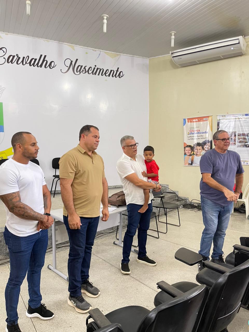 Foto da notícia 📚 Capacitação dos Apoios de Sala