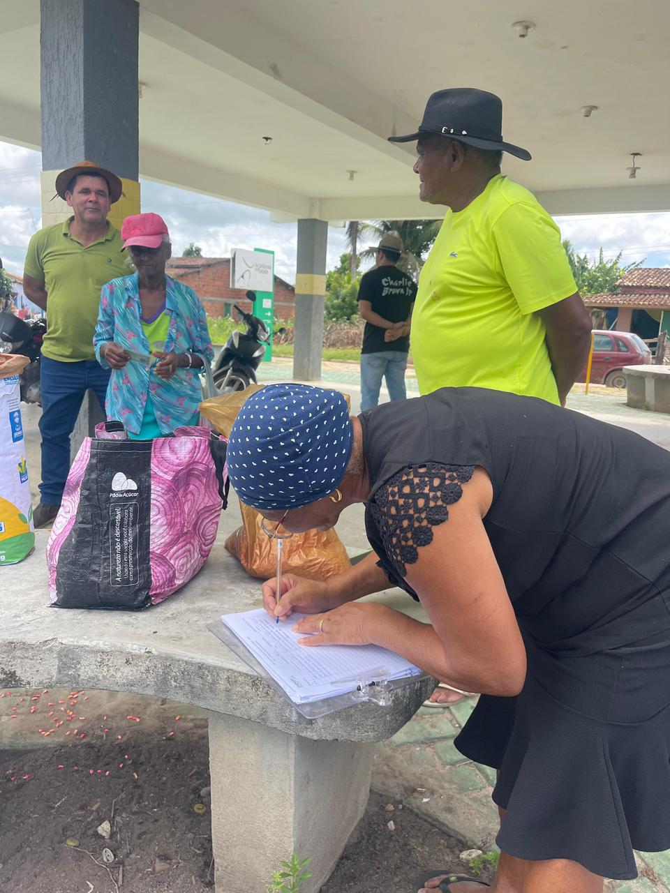 Foto da notícia Entrega de sementes de milho para pequenos produtores rurais, enviadas pelo Governo do Estado de Sergipe. 
