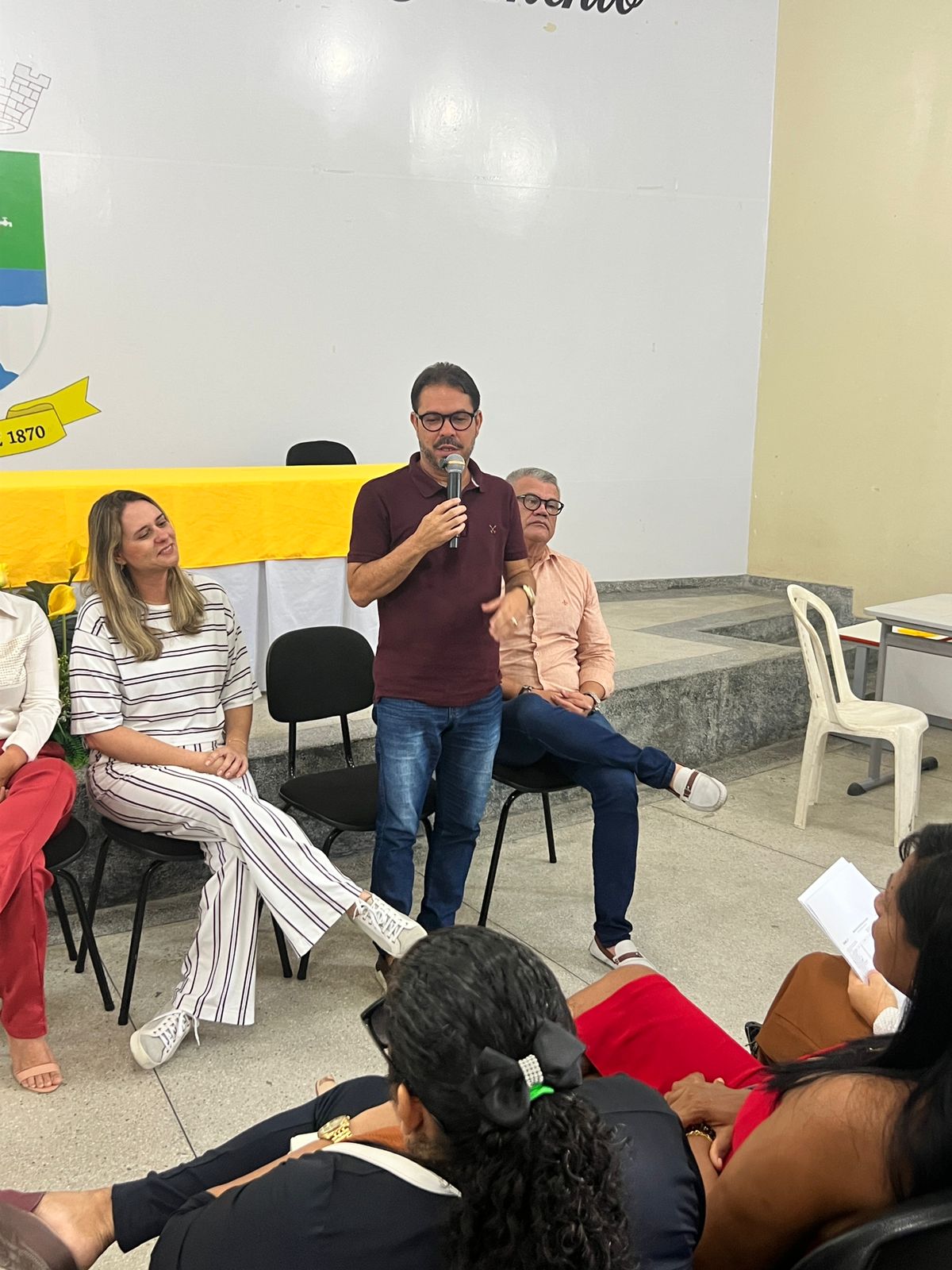 Foto da notícia Entrega dos certificados dos cursos de corte e costura de moda fitness e de roupas e acessórios para bebês.