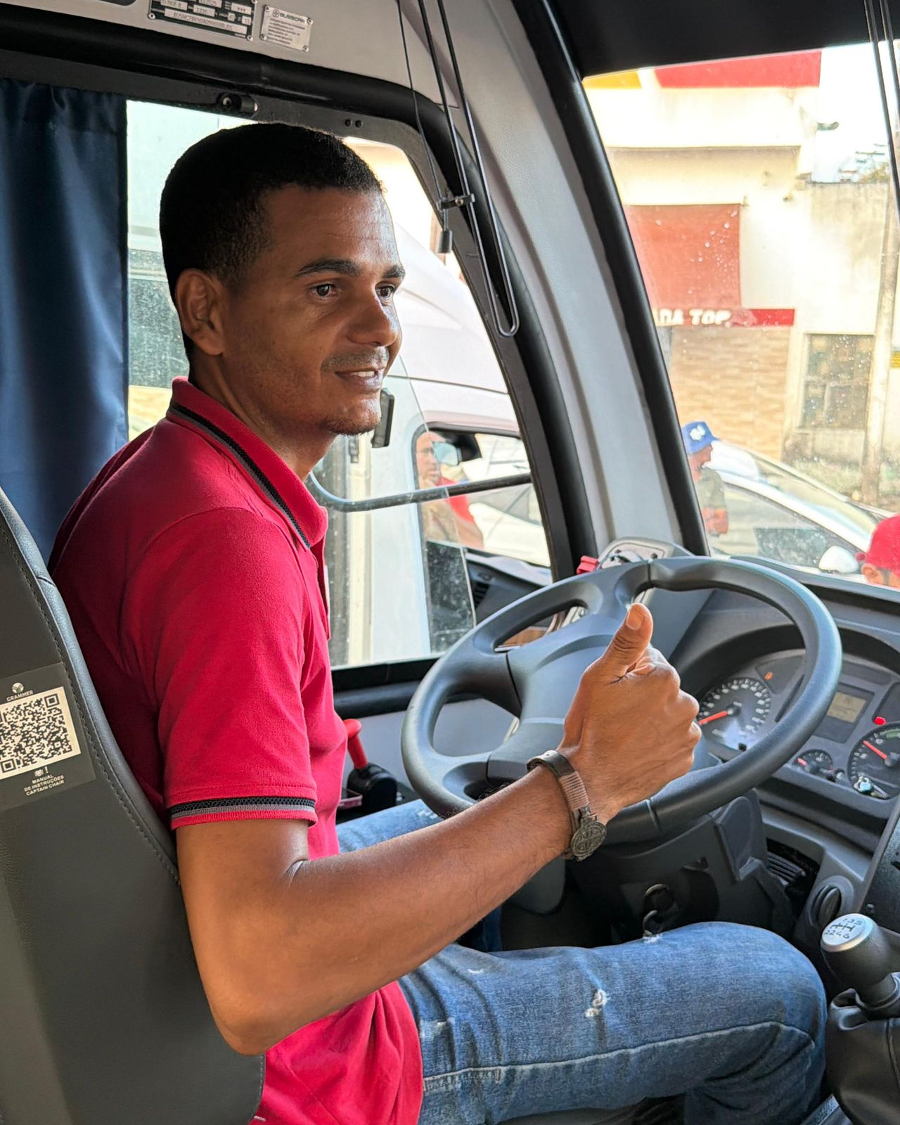 Foto da notícia 🚍✨ Educação que avança sobre rodas!