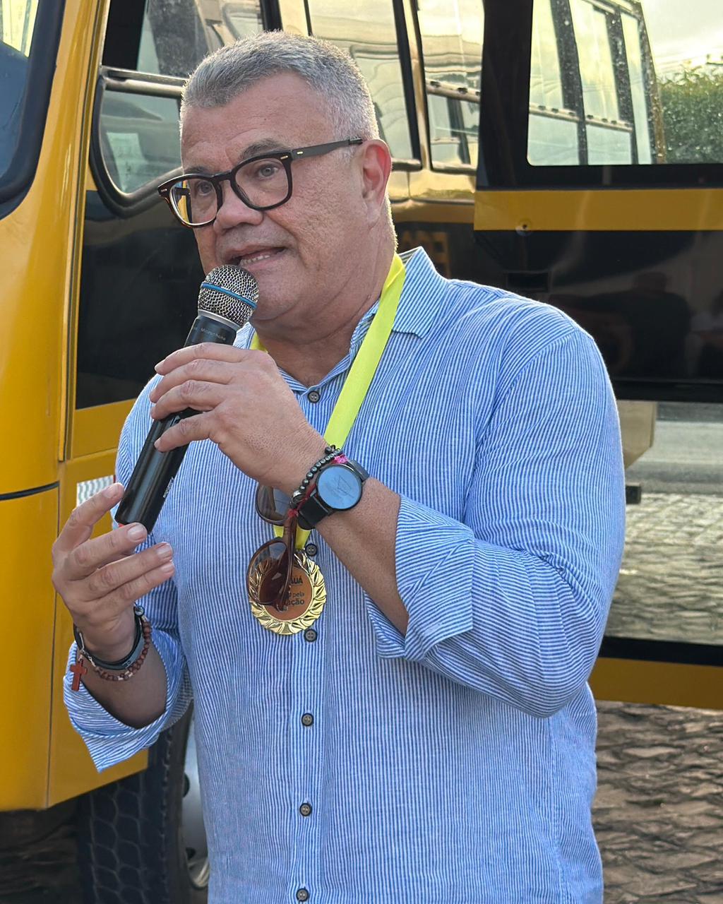 Foto da notícia 🚍✨ Educação que avança sobre rodas!