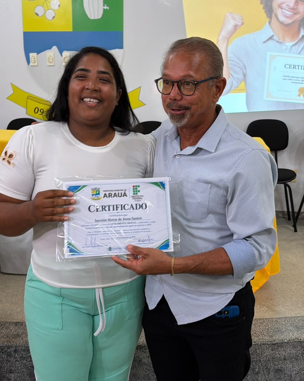 Foto 15 da notícia Cerimônia de Entrega dos 40 Certificados de Conclusão do Curso de Informática Básica. 💻📜