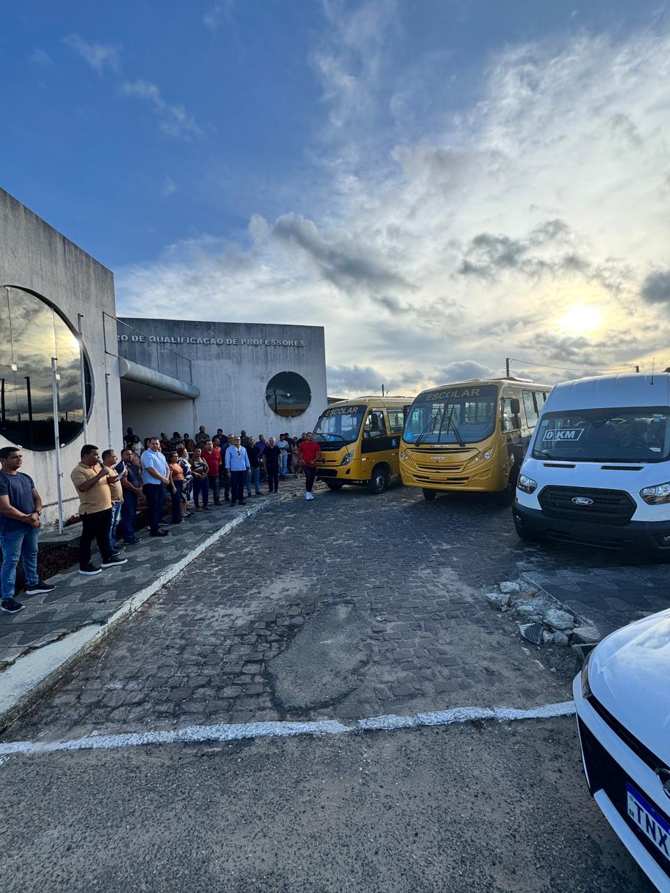 Foto da notícia 🚍✨ Educação que avança sobre rodas!