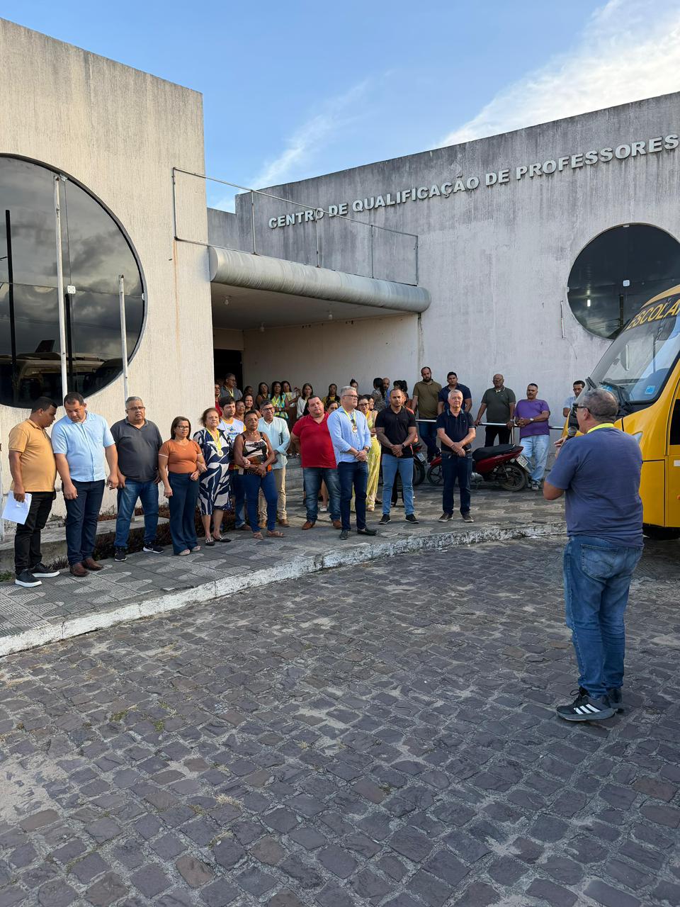 Foto da notícia 🚍✨ Educação que avança sobre rodas!