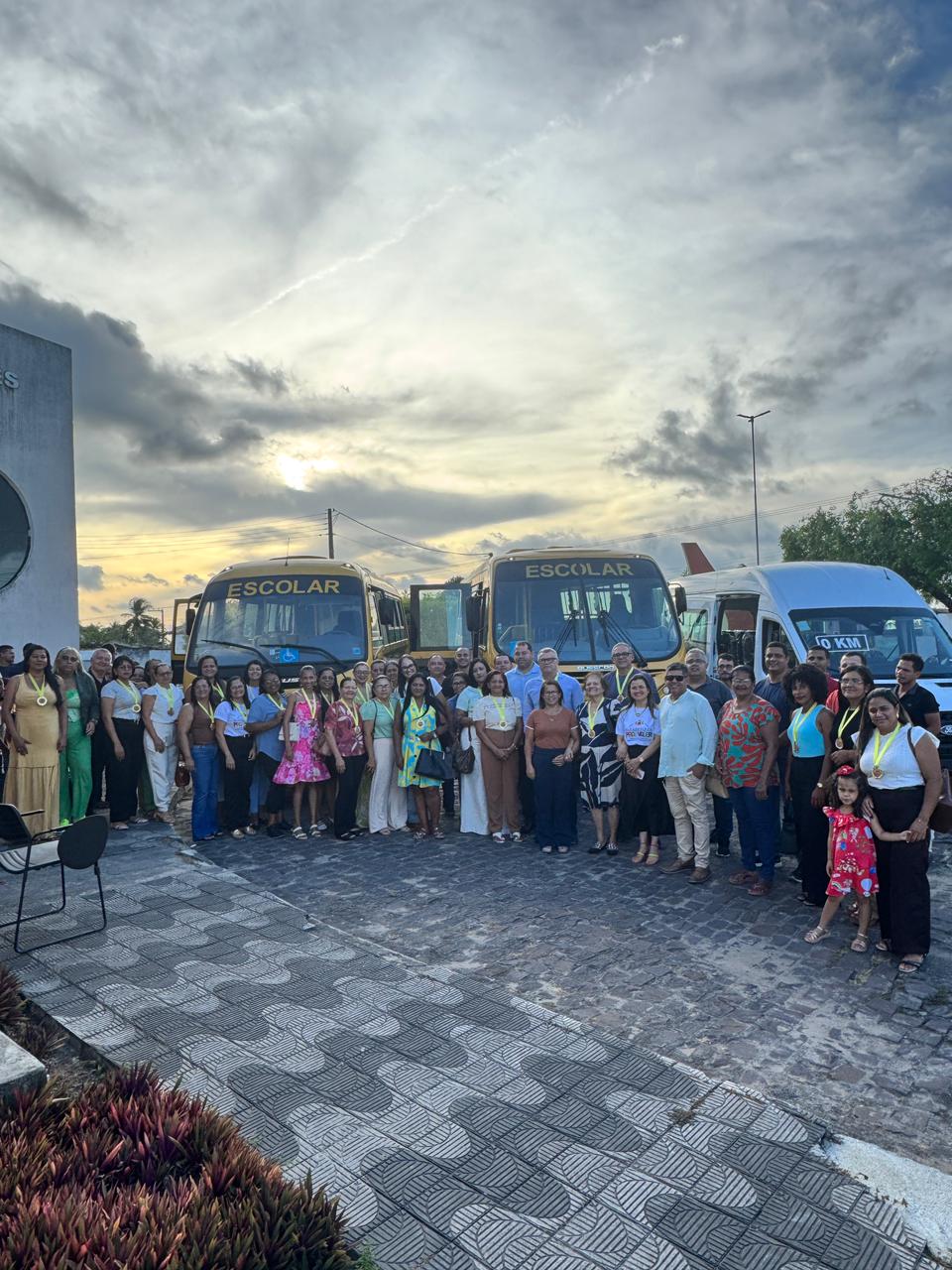 Foto da notícia 🚍✨ Educação que avança sobre rodas!